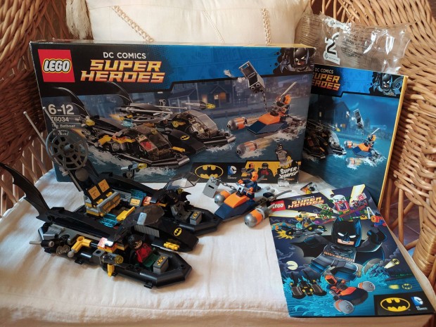 LEGO DC Comics Super Heroes 76034 Batman A Batboat kikti ldzs