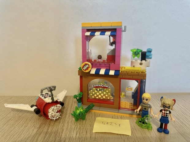LEGO DC Super Hero Girls 41231 - Harley Quinn, a megment