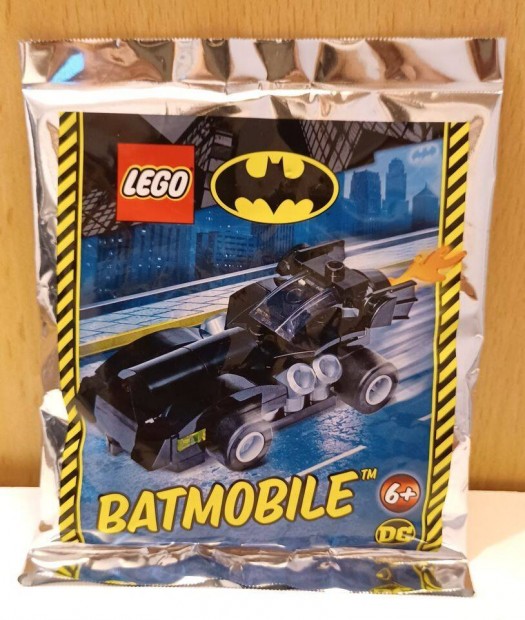 LEGO DC Super Heroes 212223 Batmobile
