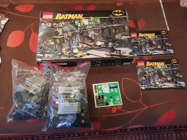 LEGO DC Super Heroes 7783 The Batcave: The Penguin and Mr. Freeze's In
