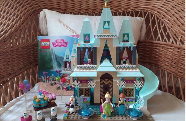 LEGO Disney Princess 41068 Arendelle nnepe a kastlyban