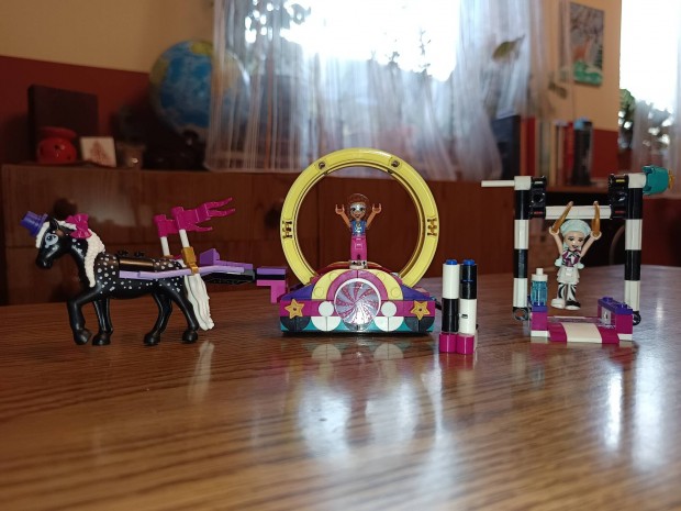 LEGO Friends Varzslatos akrobatika (41686)