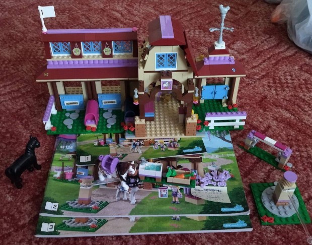 LEGO Friends - Heartlake lovasklub (41126) - Heartlake Riding Club