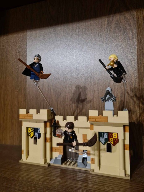 LEGO Harry Potter - Roxfort - Az els repllecke (76395)