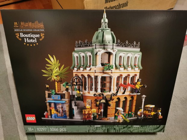 LEGO Icons Boutique Hotel 10297