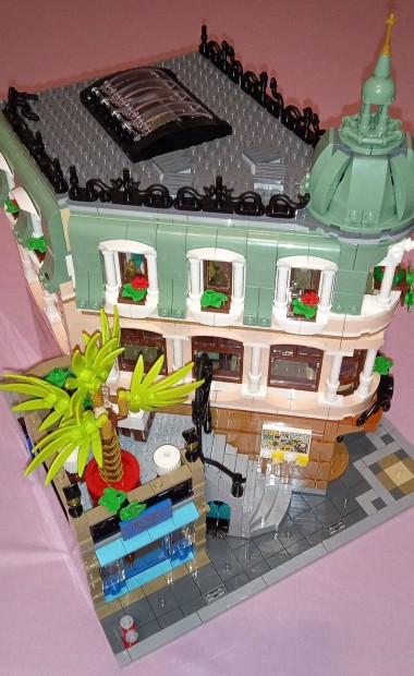 LEGO Icons - Boutique Hotel (10297)
