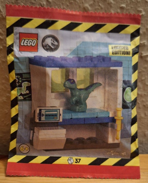 LEGO Jurassic World 122404 Baby Raptor with DNA Lab Cabinet