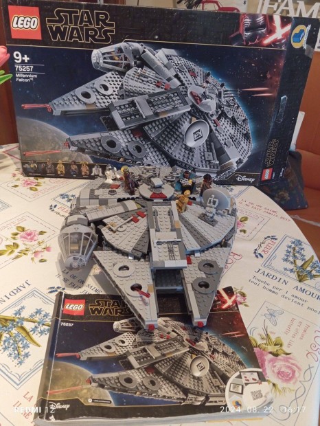 LEGO Millennium Falcon 75257