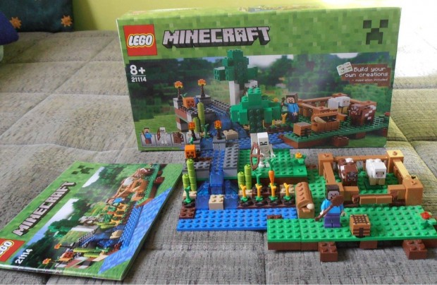 LEGO Minecraft A farm 21114