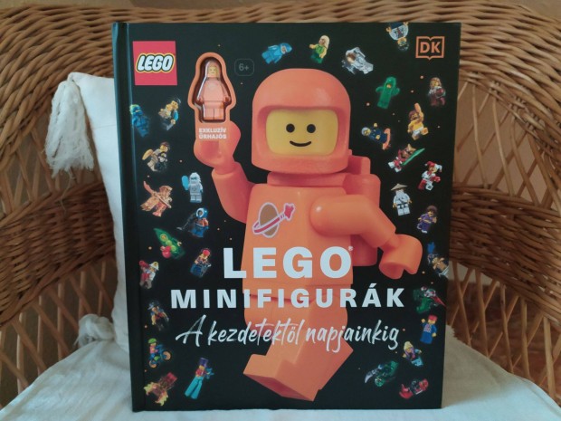 LEGO Minifigurk A kezdetektl napjainkig Exkluzv rhajs minifigurv