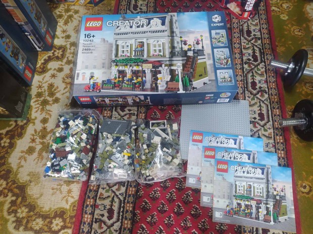 LEGO Modular Buildings 10243 Parisian Restaurant