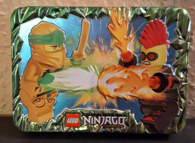 LEGO Ninjago 112429 Lloyd vs. Miss Demeanor metal box