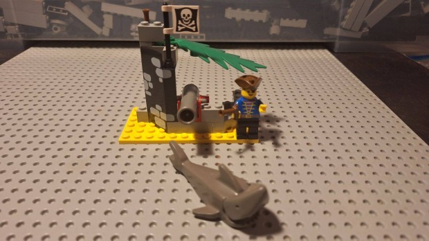 LEGO Pirates 1492 battle cove