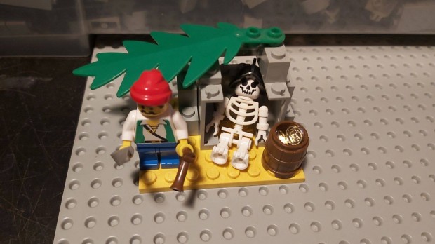 LEGO Pirates 6232 skeleton crew