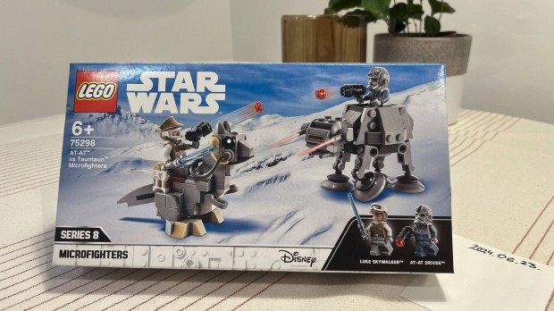 LEGO Star Wars 75298 AT-AT vs Tauntaun Microfighters