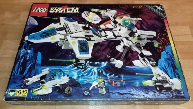 LEGO System Space, Exploriens: 6982 - Explorien Starship