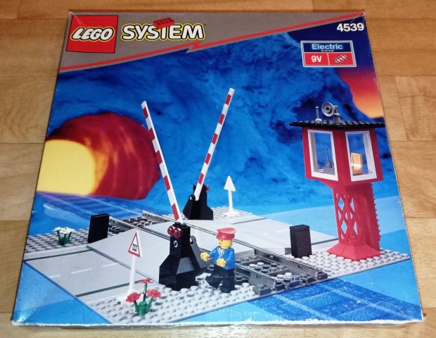 LEGO System Trains, 9V: 4539 - Manual Level Crossing