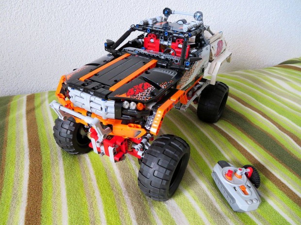 LEGO Technic 9398 4x4 Terepjr Rock Crawler 2db egyben