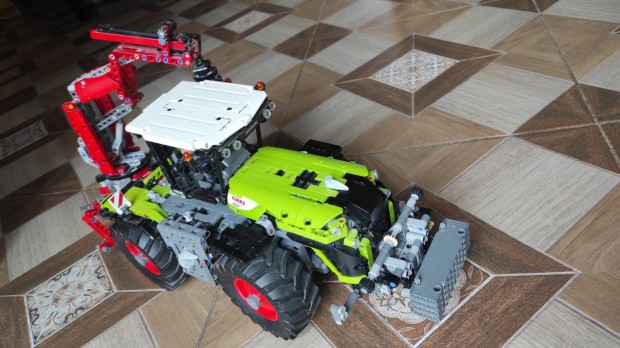 LEGO Technic Claas Xerion 5000 TRAC VC