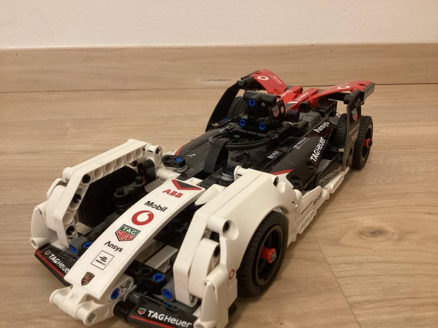 LEGO Technic Formula E Porsche 99X Electric 