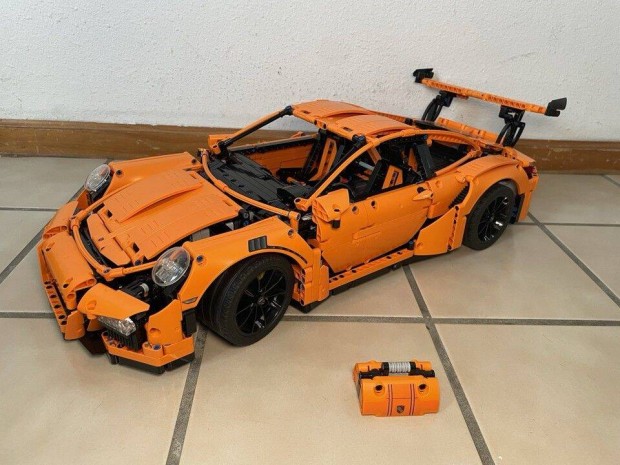 LEGO Technic Porsche 911 GT3 RS (42056) Teljes készlet