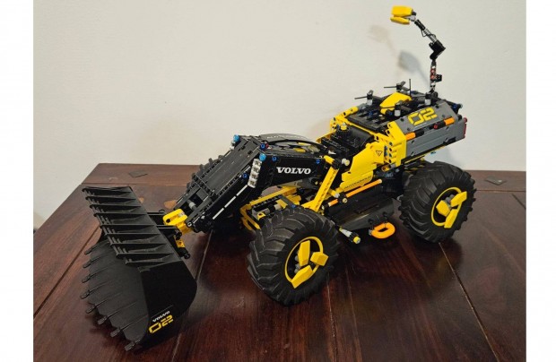 LEGO Technic - 42081 - Volvo Concept Wheel Loader Zeux