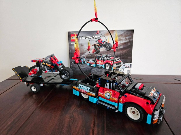 LEGO Technic - 42106 - Stunt Show Truck & Bike