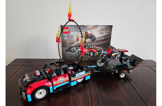 LEGO Technic - 42106 - Stunt Show Truck & Bike