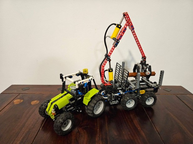 LEGO Technic - 8049 - Tractor with Log Loader