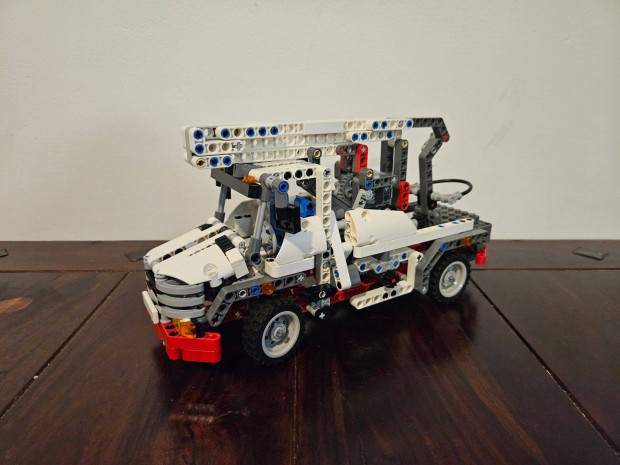 LEGO Technic - 8071 - Bucket Truck