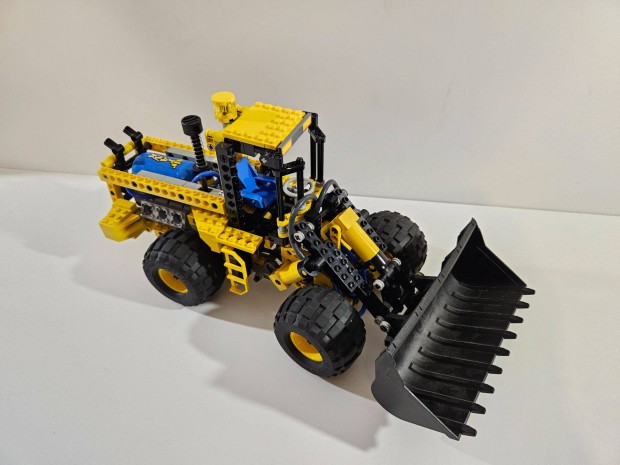 LEGO Technic - 8459 - Pneumatic Front End Loader