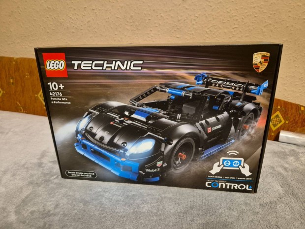 LEGO Technic - Porsche GT4 e-Performance versenyaut (42176)bontatlan