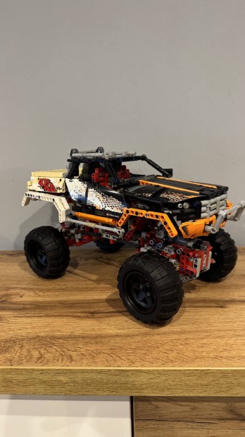 LEGO Tehnic 9398 4X4 terepjr aut