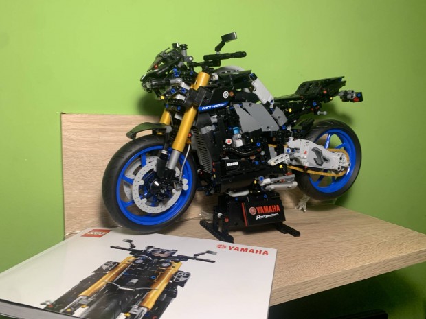 LEGO Yamaha MT-10SP 42159