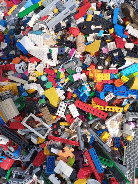 LEGO! Ömlesztett lego ( kb. 20 kg ) építési útmutatókkal eladó