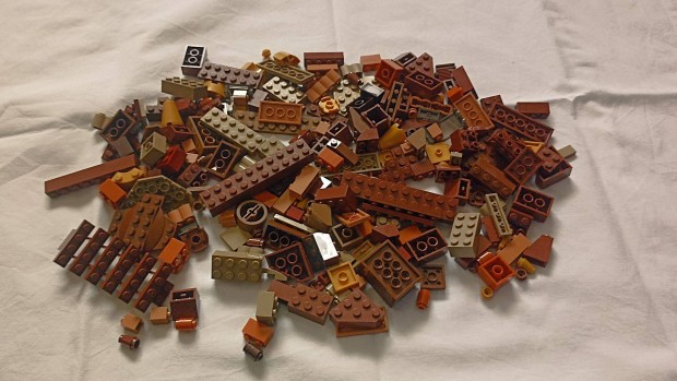 LEGO barna elemek vegyesen