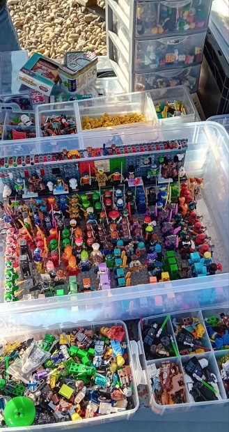LEGO eredeti figura kirusts 1000 forint darabja 