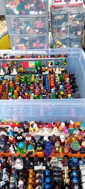 LEGO eredeti hibátlan figura 1000 forint ért darabja.