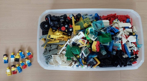 LEGO vegyes csomag mlesztett elemek s figurk 1,6 kg