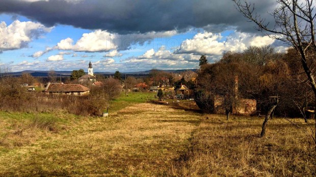 LESENCETOMAJON Z�RTKERTI INGATLAN ELAD�!