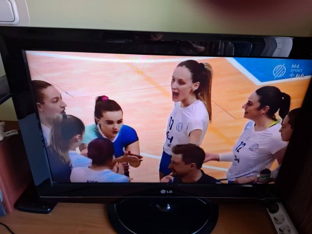 LG5700 lcd TV elad 32 col, 80 cm
