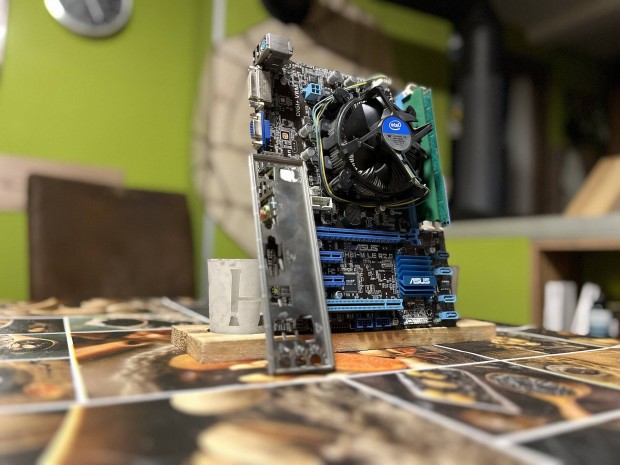 LGA1155 Félkonfig I P8H61-M LE R2.0 I i3-3220 I 4GB DDR3 I Garancia