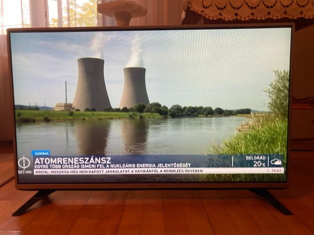 LG 110 cm-es led tv