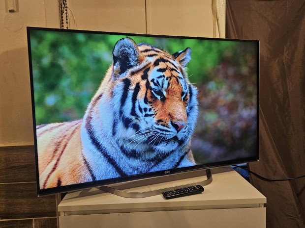 LG 120 cm okos tv