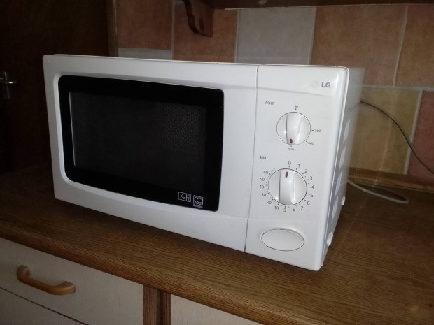 LG 1250 w újszerű állapotú mikrohullámú sütő hibátlan működéssel