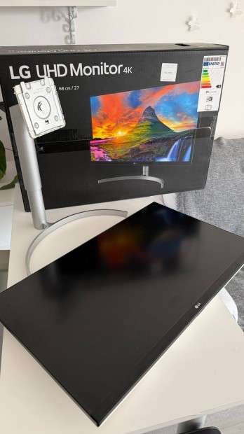 LG 27UL850-W Monitor Usbc t�lt�ssel, �j �llapotban