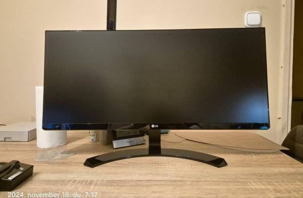 LG 29UM68 Ultrawide IPS monitor elad