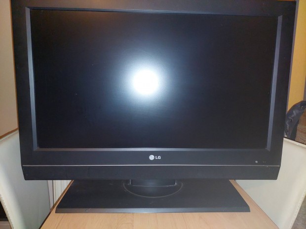 LG 32" LCD tv elad!