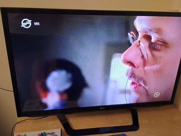 LG 42LM620S-ZE 3D 42" okostv ajndk blu-ray filmekkel