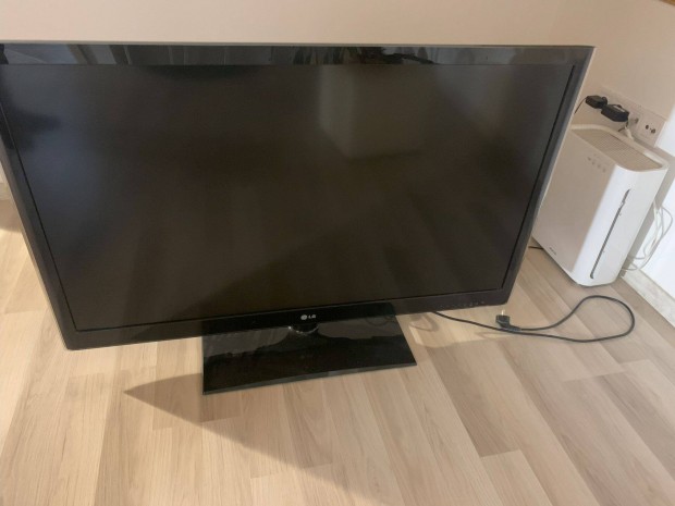 LG 47LV5500 LED televízió - 47 coll - 120 cm